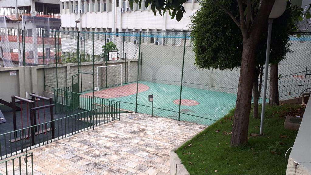Apartamento de 3 dormitórios, de 120 m², localizado a 900 metros da estação Santana
