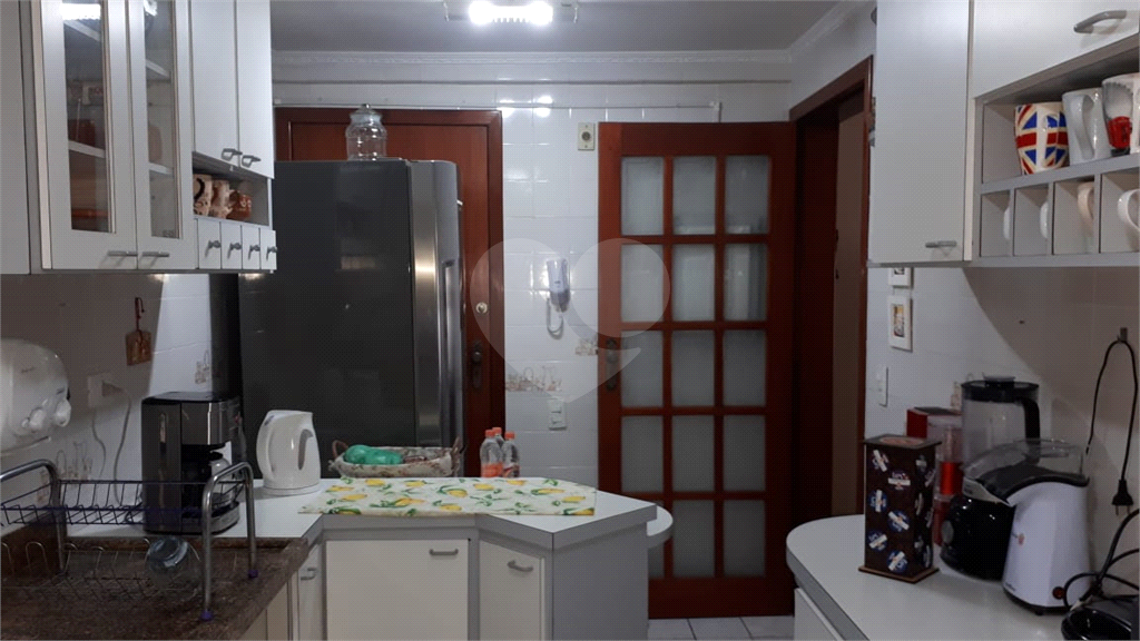 Apartamento de 3 dormitórios, de 120 m², localizado a 900 metros da estação Santana