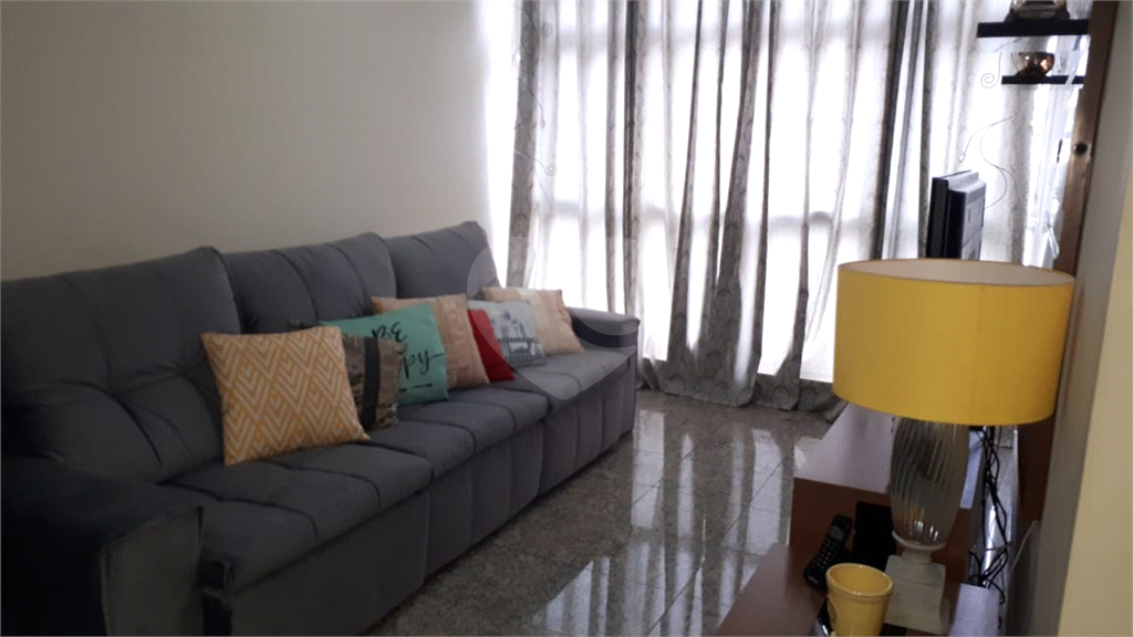 Apartamento de 3 dormitórios, de 120 m², localizado a 900 metros da estação Santana