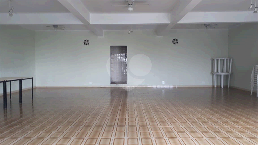 Apartamento de 3 dormitórios, de 120 m², localizado a 900 metros da estação Santana