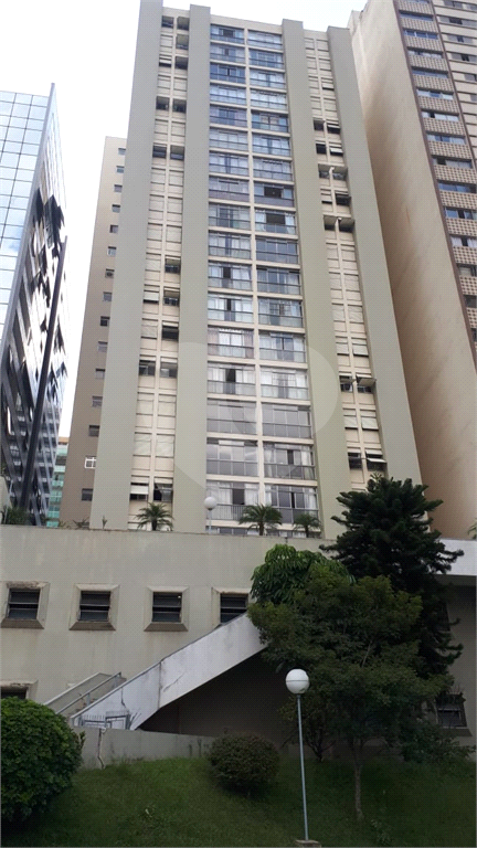 Apartamento de 3 dormitórios, de 120 m², localizado a 900 metros da estação Santana