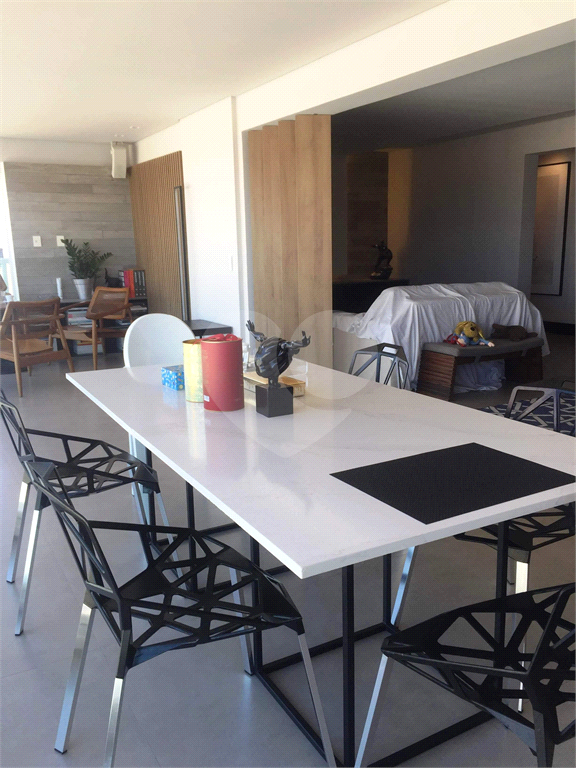 2 suítes sendo uma suíte master, 3 vagas de garagem e lazer completo.