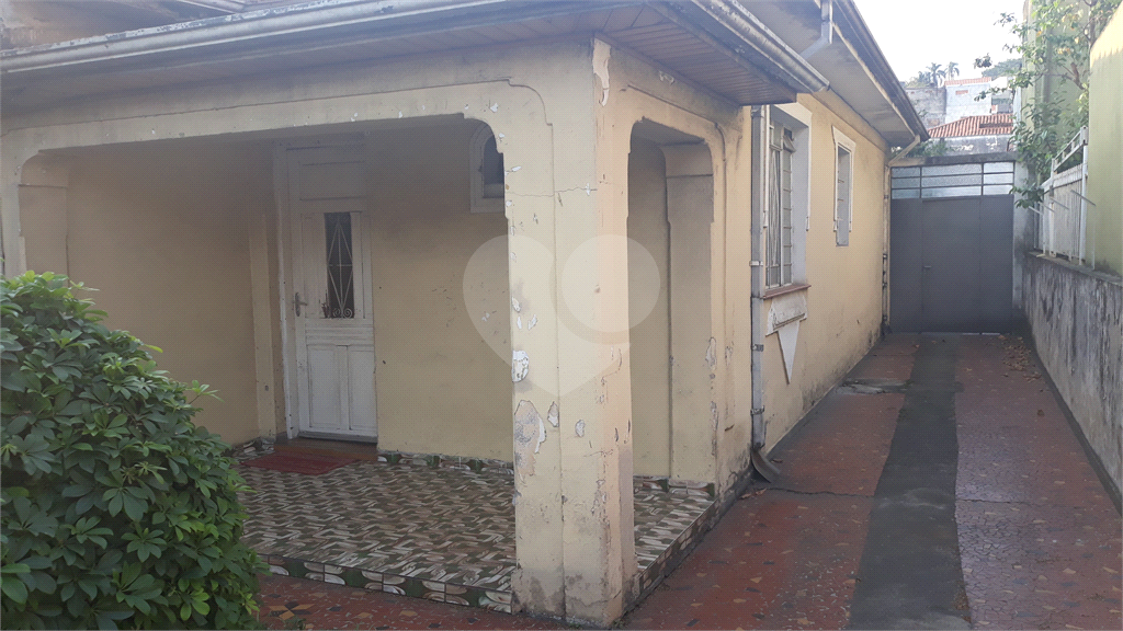 Terreno de 9 x 27, 5 m localizado na Av. Gustavo Adolfo, a mais ou menos 1 km metrô Tucuruvi.