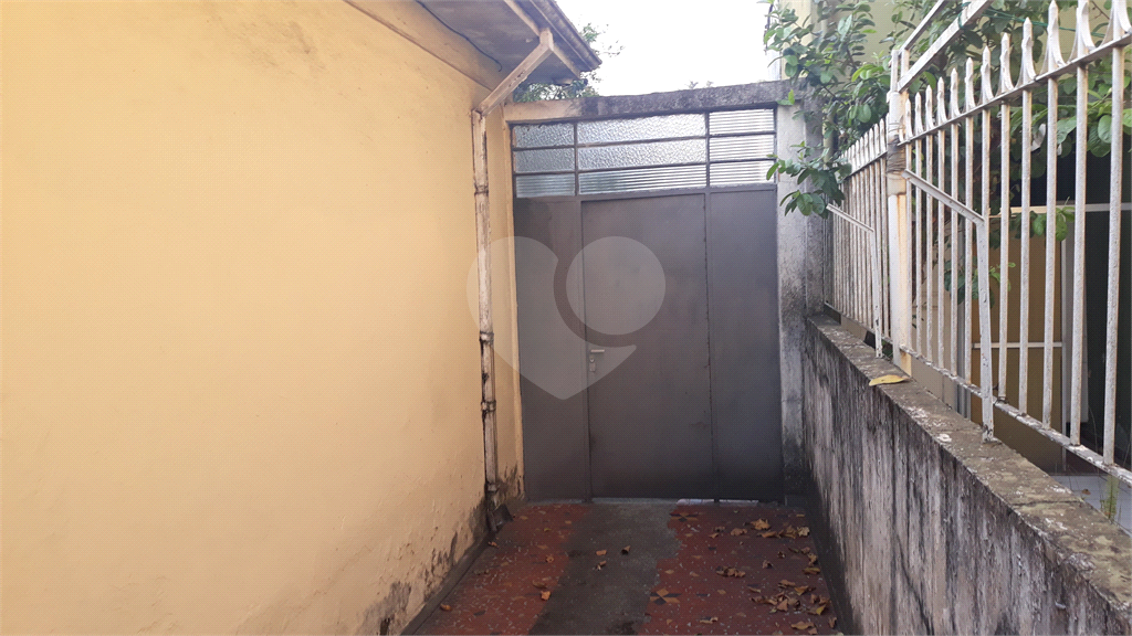 Terreno de 9 x 27, 5 m localizado na Av. Gustavo Adolfo, a mais ou menos 1 km metrô Tucuruvi.