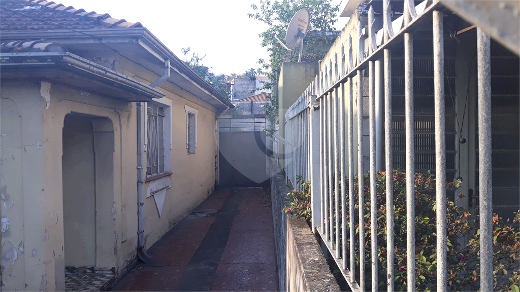 Terreno de 9 x 27, 5 m localizado na Av. Gustavo Adolfo, a mais ou menos 1 km metrô Tucuruvi.