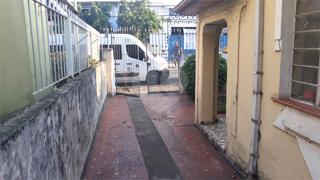 Terreno de 9 x 27, 5 m localizado na Av. Gustavo Adolfo, a mais ou menos 1 km metrô Tucuruvi.