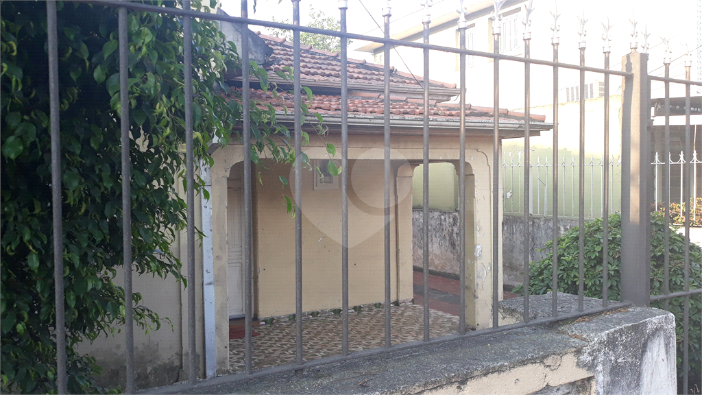 Terreno de 9 x 27, 5 m localizado na Av. Gustavo Adolfo, a mais ou menos 1 km metrô Tucuruvi.