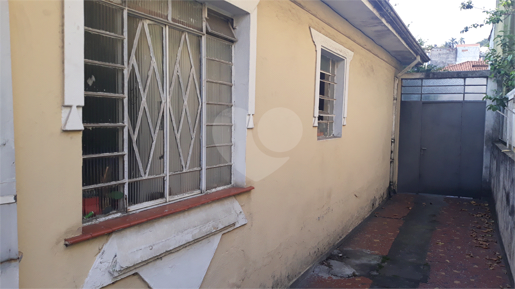 Terreno de 9 x 27, 5 m localizado na Av. Gustavo Adolfo, a mais ou menos 1 km metrô Tucuruvi.