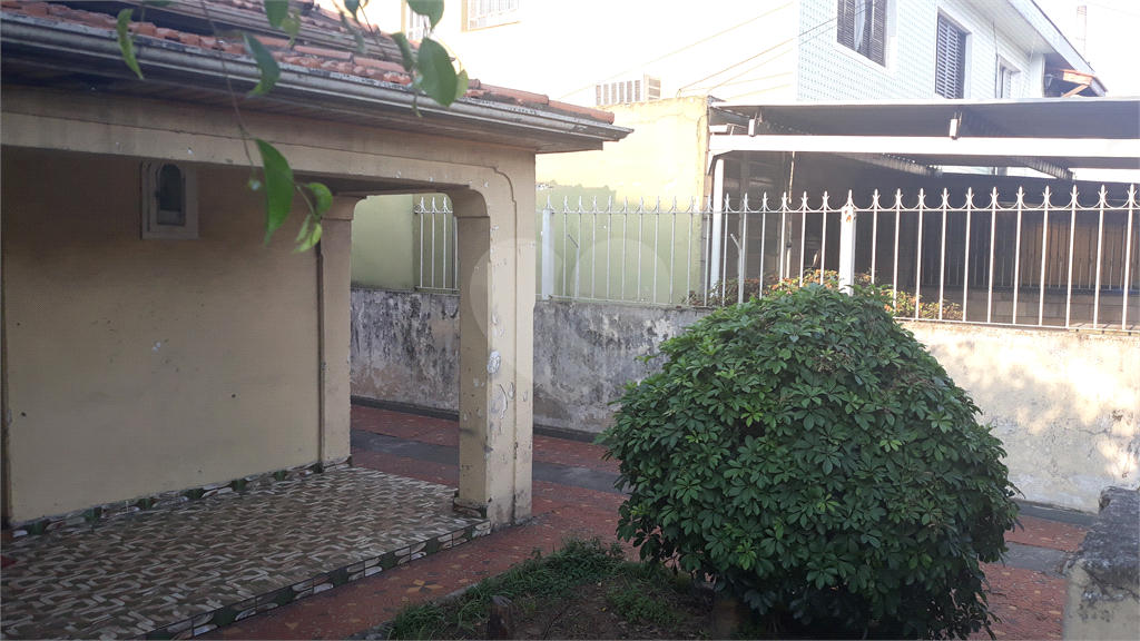Terreno de 9 x 27, 5 m localizado na Av. Gustavo Adolfo, a mais ou menos 1 km metrô Tucuruvi.