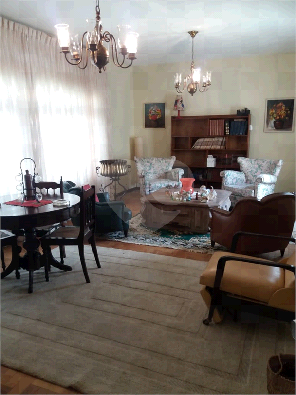 CASA TÉRREA A VENDA NO HORTO FLORESTAL - 4 DORMITÓRIOS E 3 VAGAS DE GARAGEM 