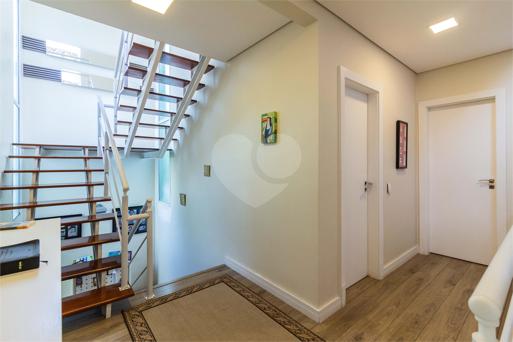 Casa em condomínio mobiliada 