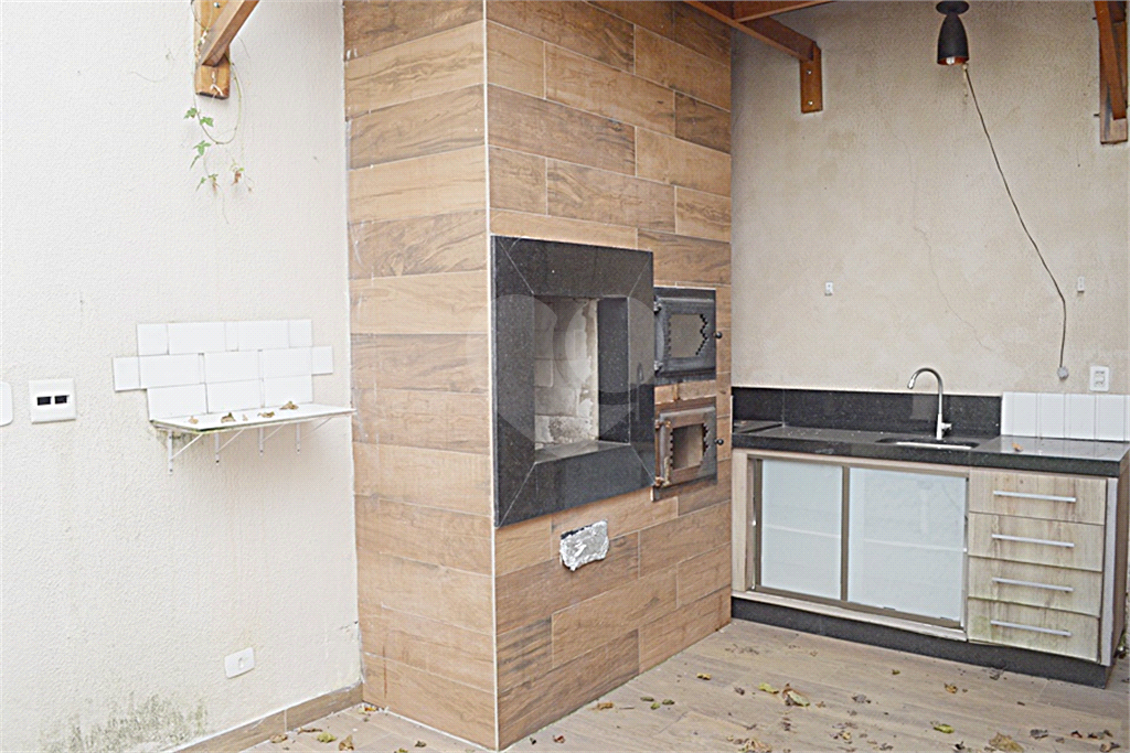 Casa em condomínio mobiliada 