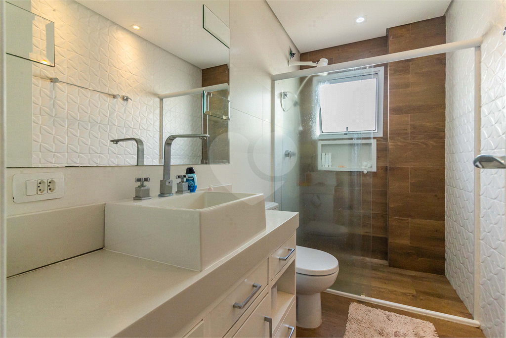 Casa em condomínio mobiliada 