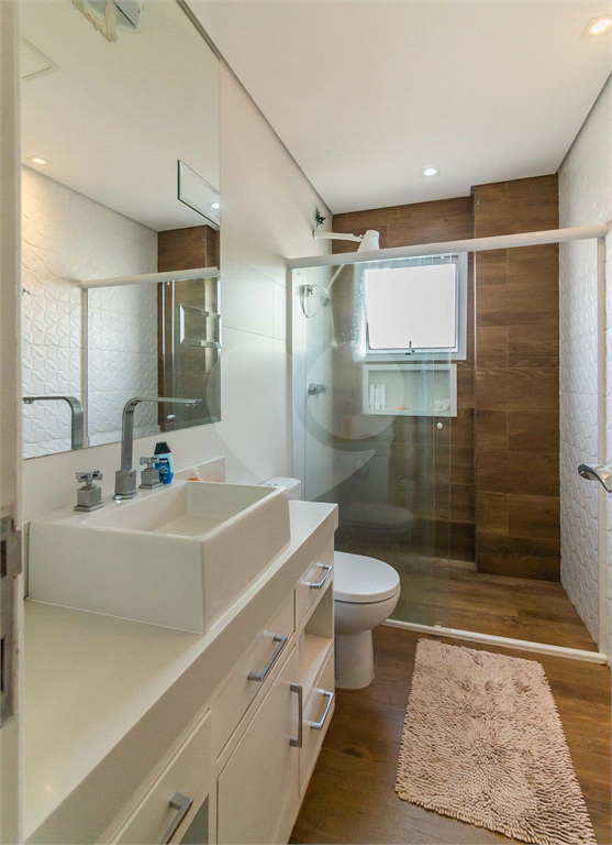 Casa em condomínio mobiliada 