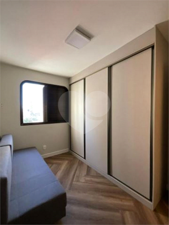 O apartamento de 78 metros quadrados está localizado no bairro Santana 