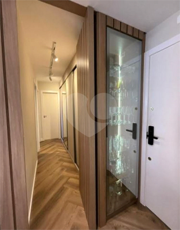 O apartamento de 78 metros quadrados está localizado no bairro Santana 