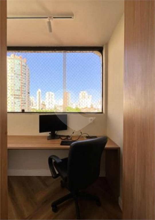 O apartamento de 78 metros quadrados está localizado no bairro Santana 