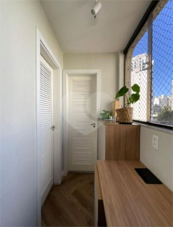 O apartamento de 78 metros quadrados está localizado no bairro Santana 