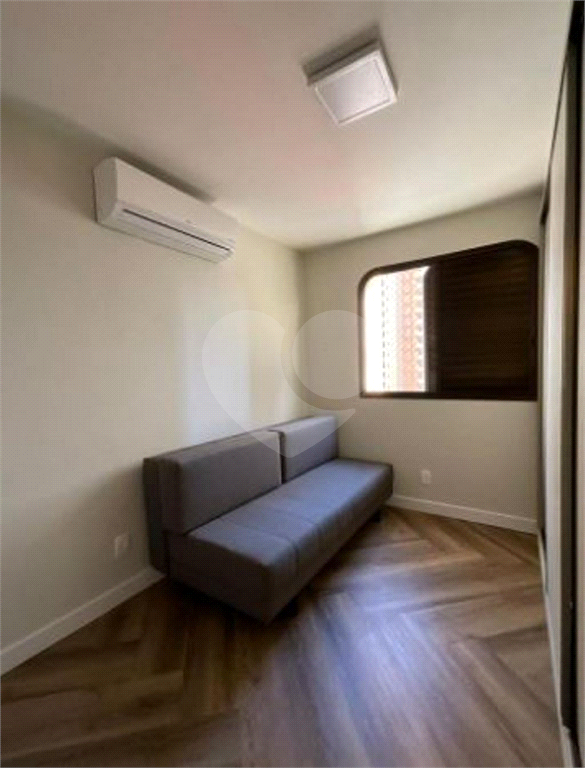 O apartamento de 78 metros quadrados está localizado no bairro Santana 