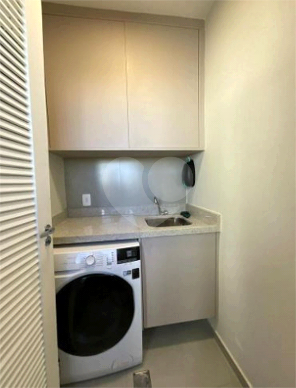O apartamento de 78 metros quadrados está localizado no bairro Santana 