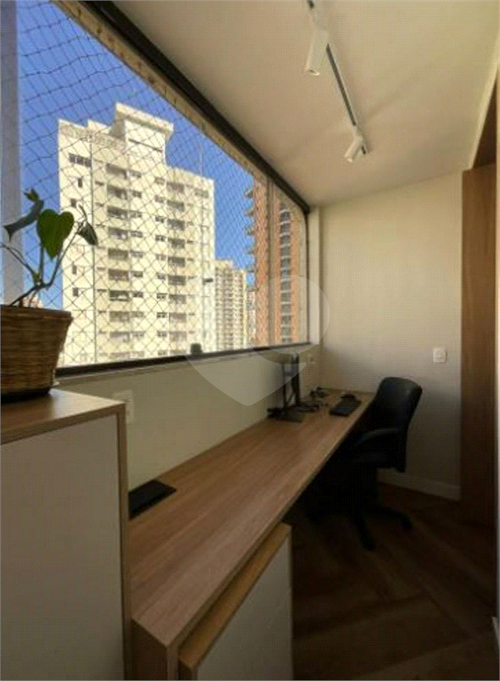 O apartamento de 78 metros quadrados está localizado no bairro Santana 