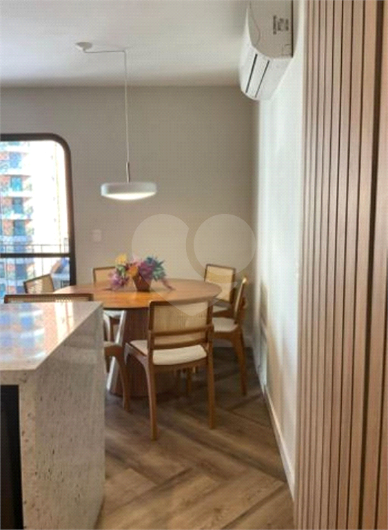O apartamento de 78 metros quadrados está localizado no bairro Santana 