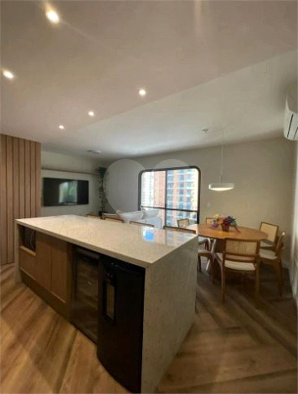 O apartamento de 78 metros quadrados está localizado no bairro Santana 