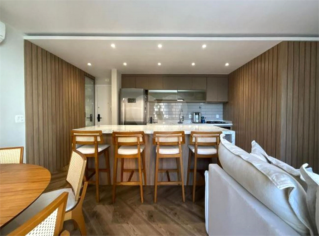 O apartamento de 78 metros quadrados está localizado no bairro Santana 