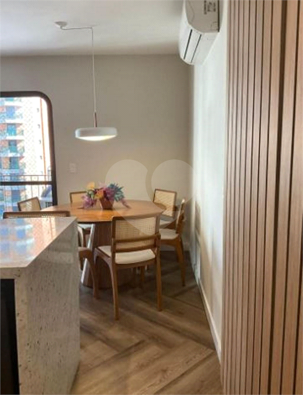 O apartamento de 78 metros quadrados está localizado no bairro Santana 