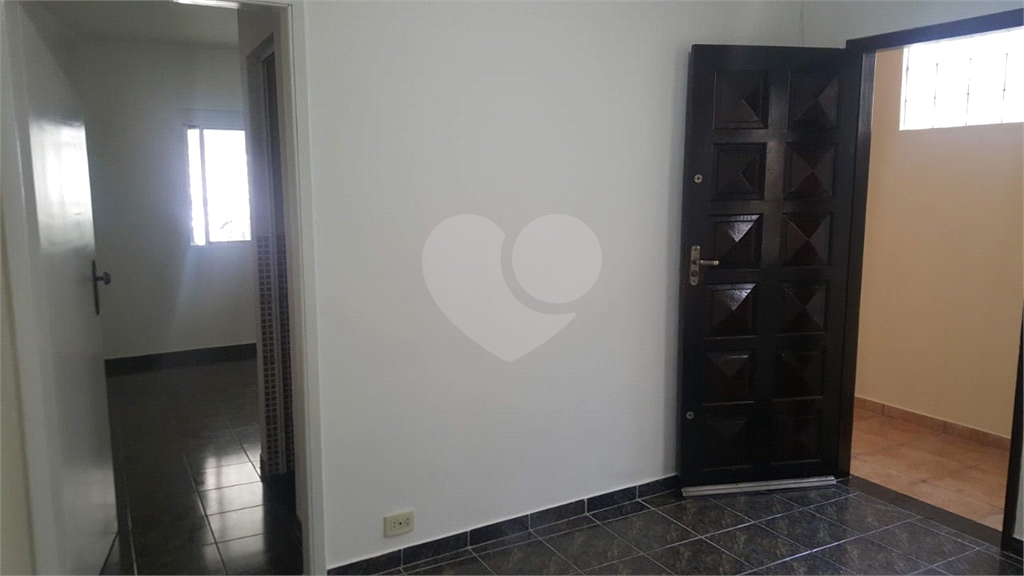 Casa térrea no Jardim Lallo - 3 dorm sendo 1 suíte, 2 vagas - Documentação ok