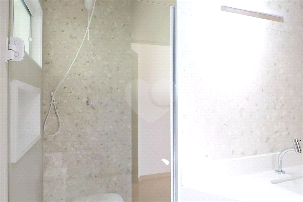 Apartamento à venda no Tremembé, 2 quartos, ao lado canil da PM! Bem distribuído e seguro!