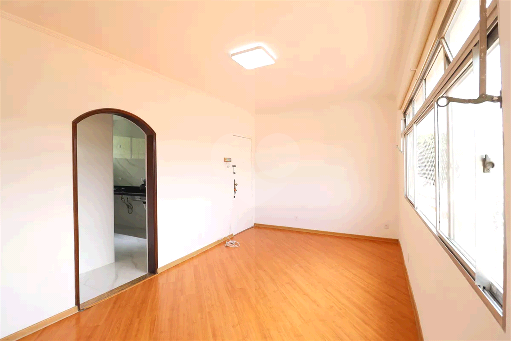 Apartamento à venda no Tremembé, 2 quartos, ao lado canil da PM! Bem distribuído e seguro!