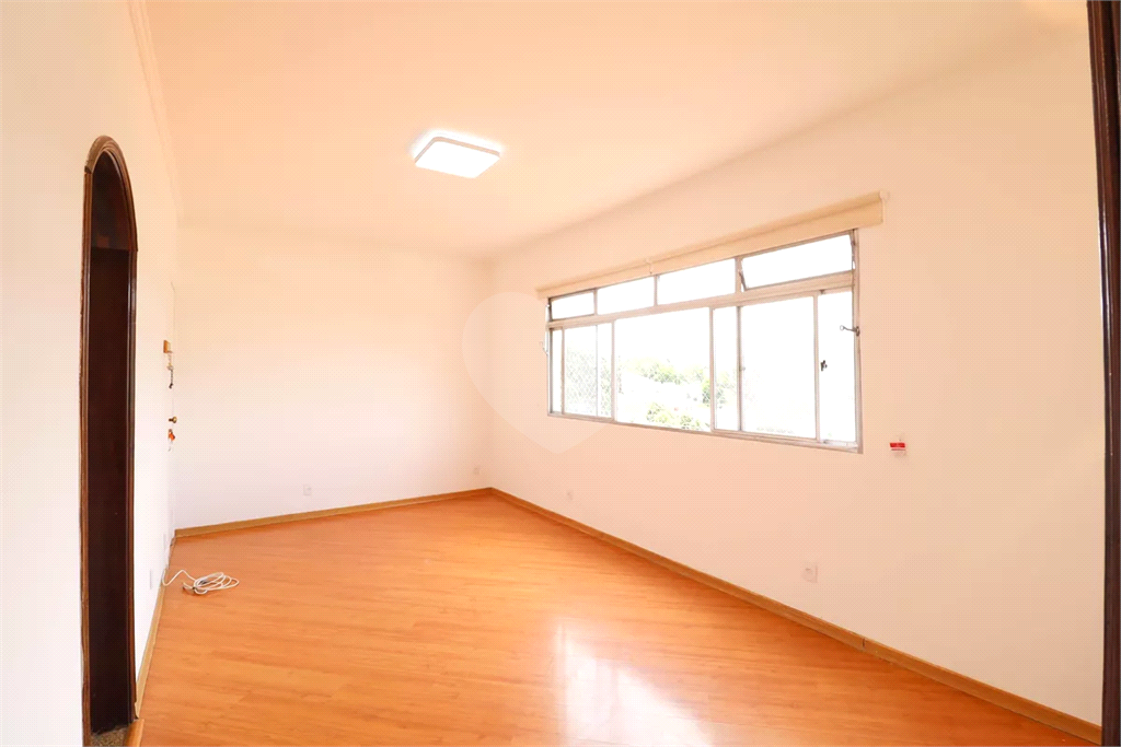 Apartamento à venda no Tremembé, 2 quartos, ao lado canil da PM! Bem distribuído e seguro!