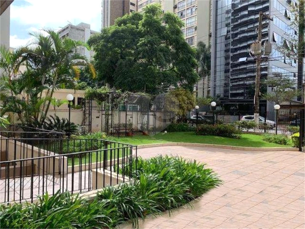 Apartamento de alto padrão em Santana. 4 dormitórios sendo 2 suítes e closet. 286m²
