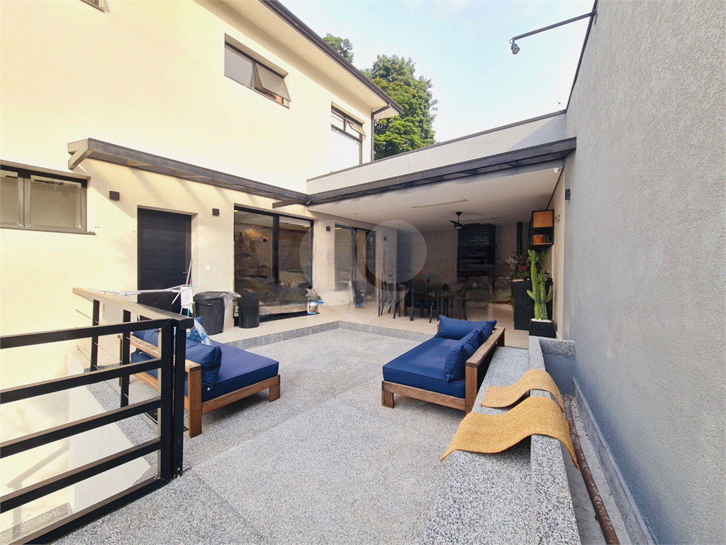 Lindo Sobrado Tremembé 4 dormitorios, sendo 2 suites e uma delicia area com Piscina. 