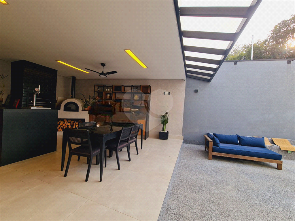 Lindo Sobrado Tremembé 4 dormitorios, sendo 2 suites e uma delicia area com Piscina. 