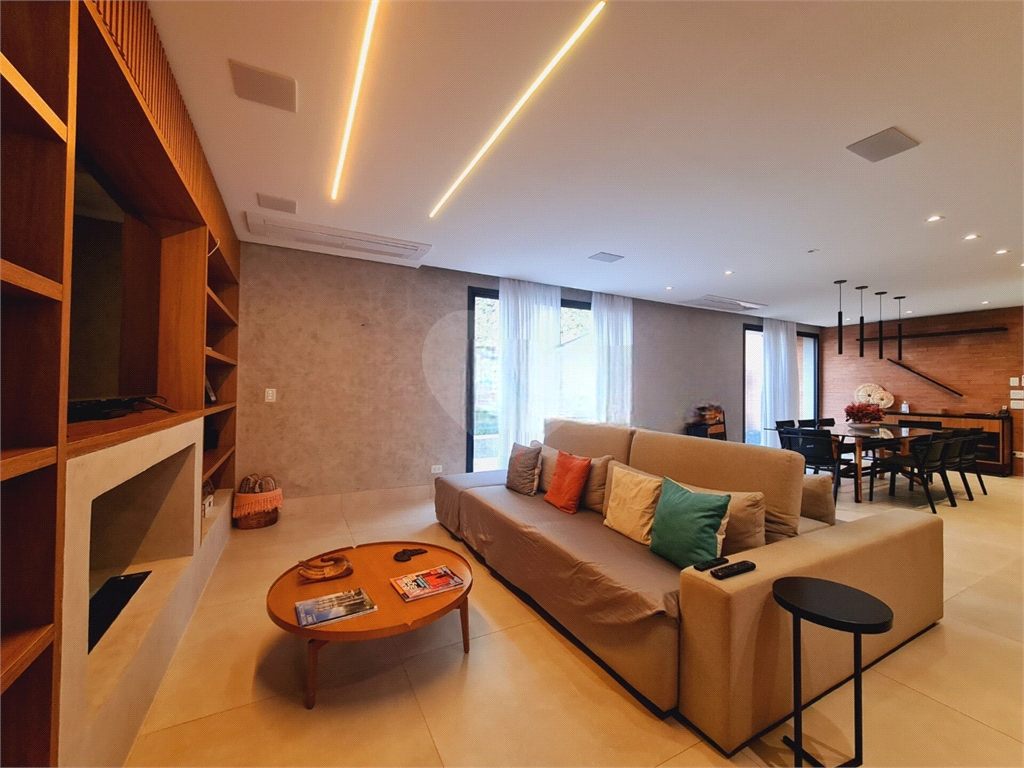 Lindo Sobrado Tremembé 4 dormitorios, sendo 2 suites e uma delicia area com Piscina. 