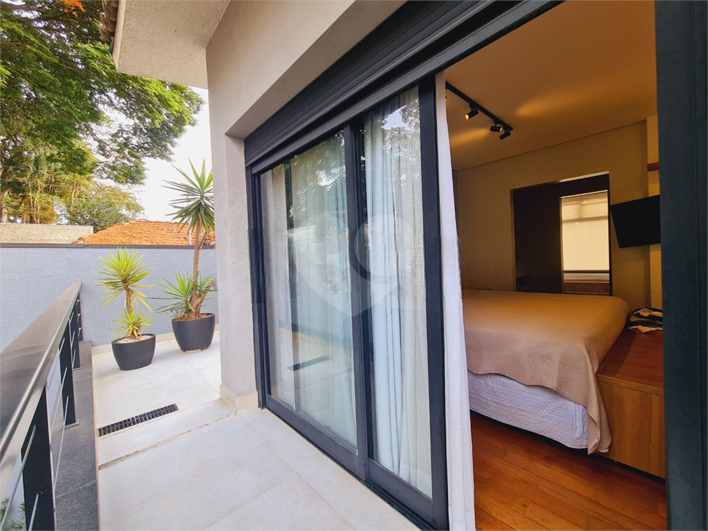 Lindo Sobrado Tremembé 4 dormitorios, sendo 2 suites e uma delicia area com Piscina. 