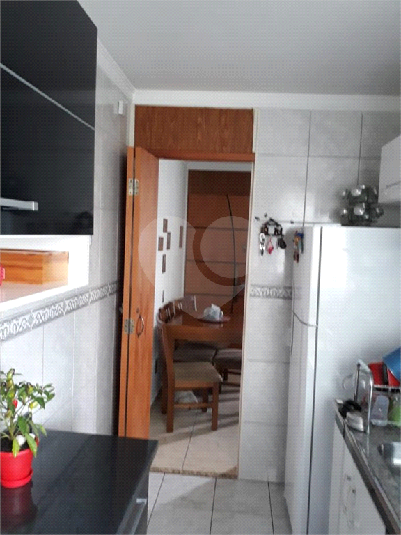 CASA DE CONDOMÍNIO 2 DORM., 2 SUÍTES, 2 VAGAS  NO BAIRRO DE STA. TEREZINHA