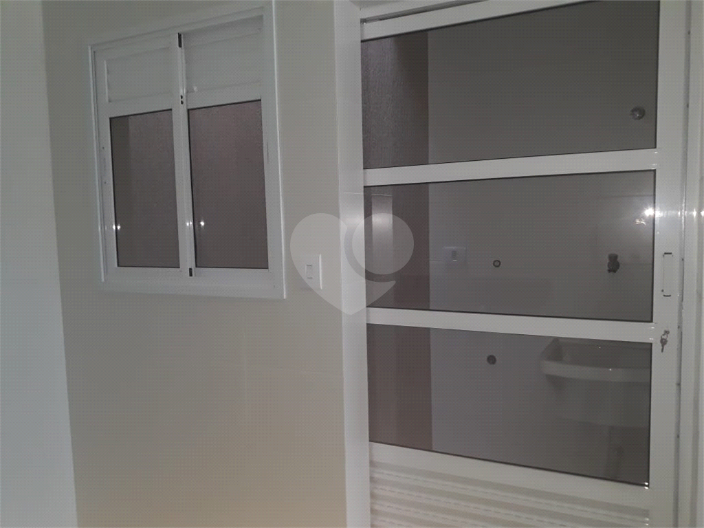 CASA DE CONDOMÍNIO 2 DORM., 2 SUÍTES, 2 VAGAS  NO BAIRRO DE STA. TEREZINHA