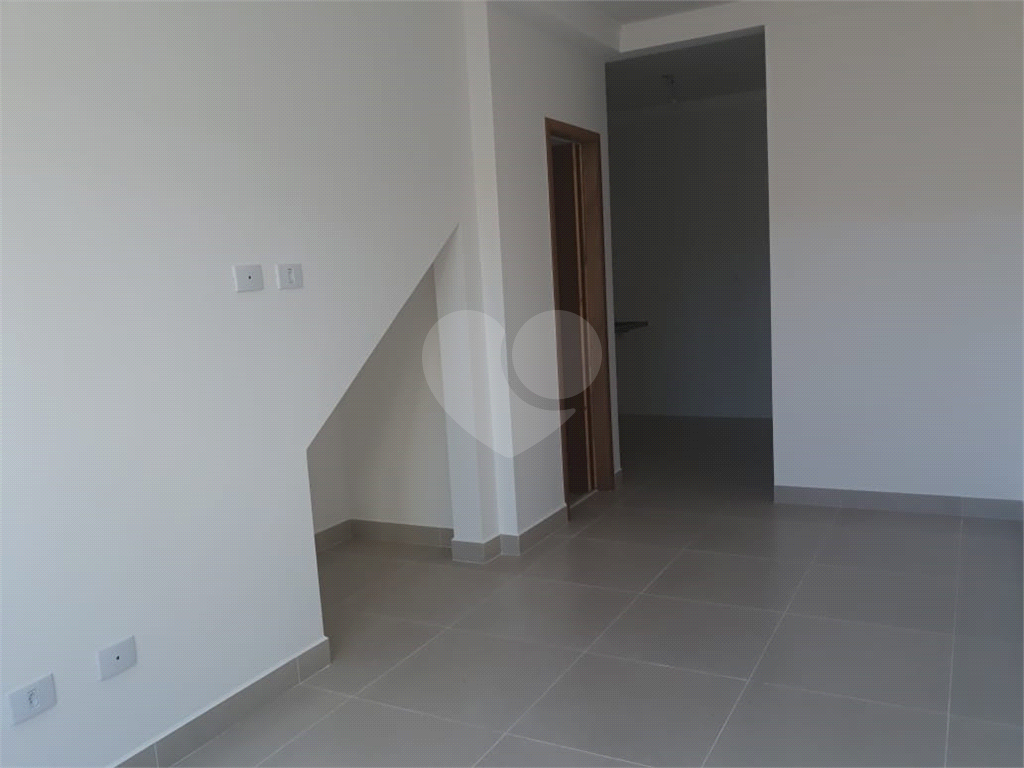 CASA DE CONDOMÍNIO 2 DORM., 2 SUÍTES, 2 VAGAS  NO BAIRRO DE STA. TEREZINHA