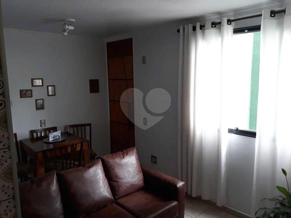 CASA DE CONDOMÍNIO 2 DORM., 2 SUÍTES, 2 VAGAS  NO BAIRRO DE STA. TEREZINHA