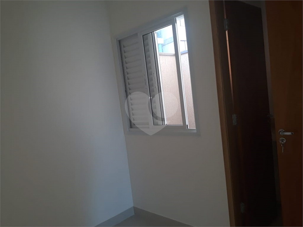 CASA DE CONDOMÍNIO 2 DORM., 2 SUÍTES, 2 VAGAS  NO BAIRRO DE STA. TEREZINHA