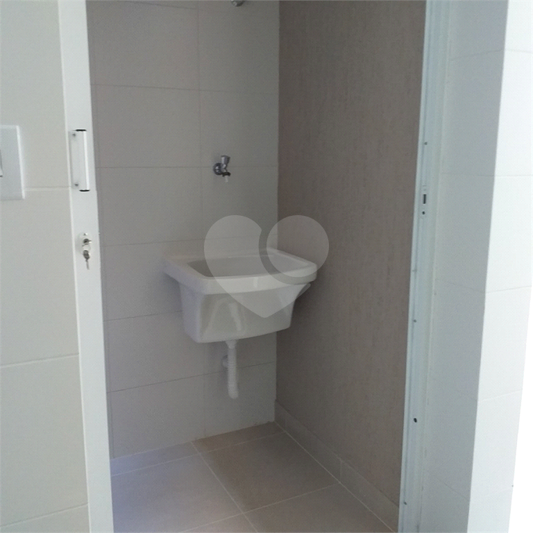 CASA DE CONDOMÍNIO 2 DORM., 2 SUÍTES, 2 VAGAS  NO BAIRRO DE STA. TEREZINHA