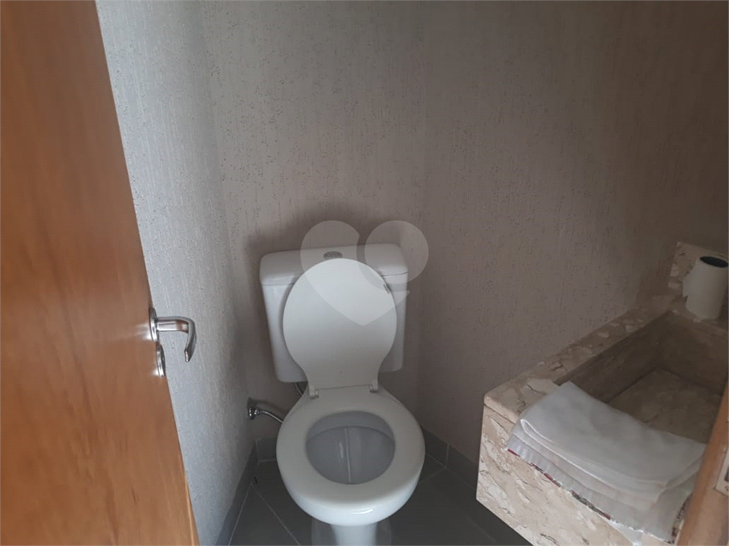 CASA DE CONDOMÍNIO 2 DORM., 2 SUÍTES, 2 VAGAS  NO BAIRRO DE STA. TEREZINHA