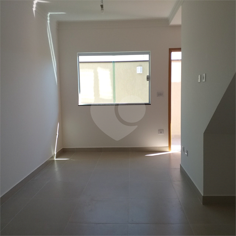 CASA DE CONDOMÍNIO 2 DORM., 2 SUÍTES, 2 VAGAS  NO BAIRRO DE STA. TEREZINHA