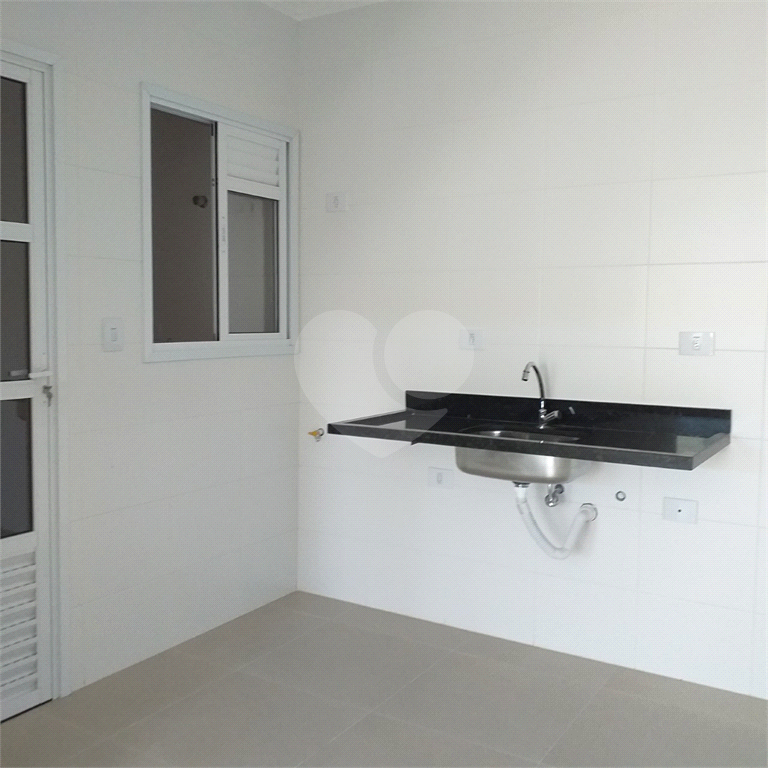 CASA DE CONDOMÍNIO 2 DORM., 2 SUÍTES, 2 VAGAS  NO BAIRRO DE STA. TEREZINHA