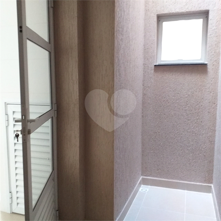 CASA DE CONDOMÍNIO 2 DORM., 2 SUÍTES, 2 VAGAS  NO BAIRRO DE STA. TEREZINHA