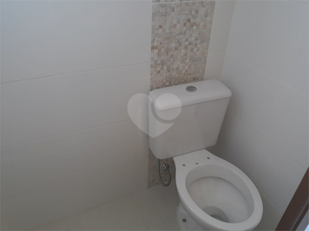 CASA DE CONDOMÍNIO 2 DORM., 2 SUÍTES, 2 VAGAS  NO BAIRRO DE STA. TEREZINHA