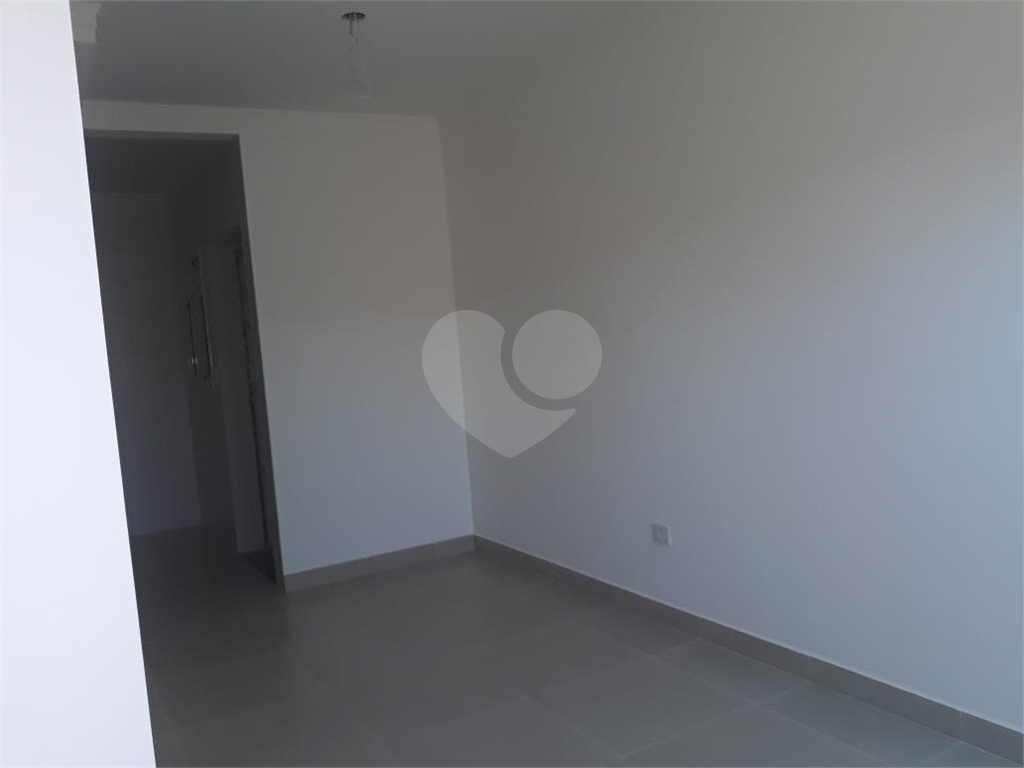 CASA DE CONDOMÍNIO 2 DORM., 2 SUÍTES, 2 VAGAS  NO BAIRRO DE STA. TEREZINHA